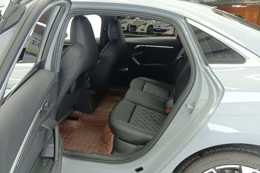 Audi Flying Spur, 2025 11