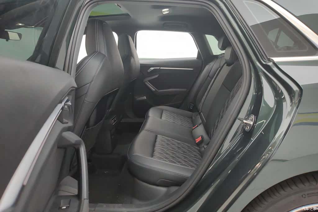 Audi Flying Spur, 2024 11