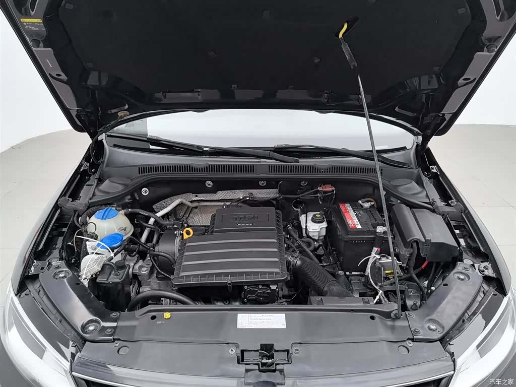 Volkswagen Sagitar, 2017 6