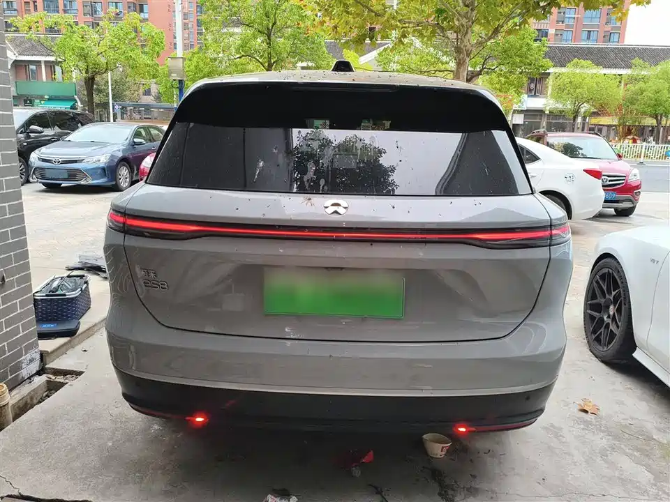 NIO ES8