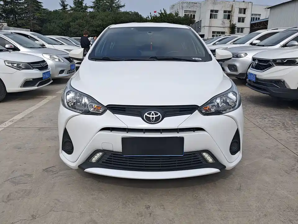 Toyota YARiS L to enjoy