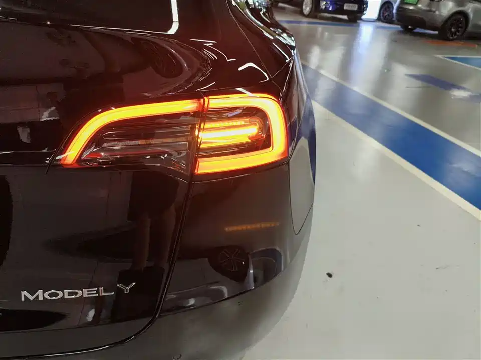 Tesla Model Y Tesla Model Y