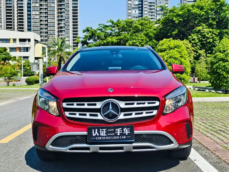 Mercedes-Benz GLA Mercedes-Benz GLA