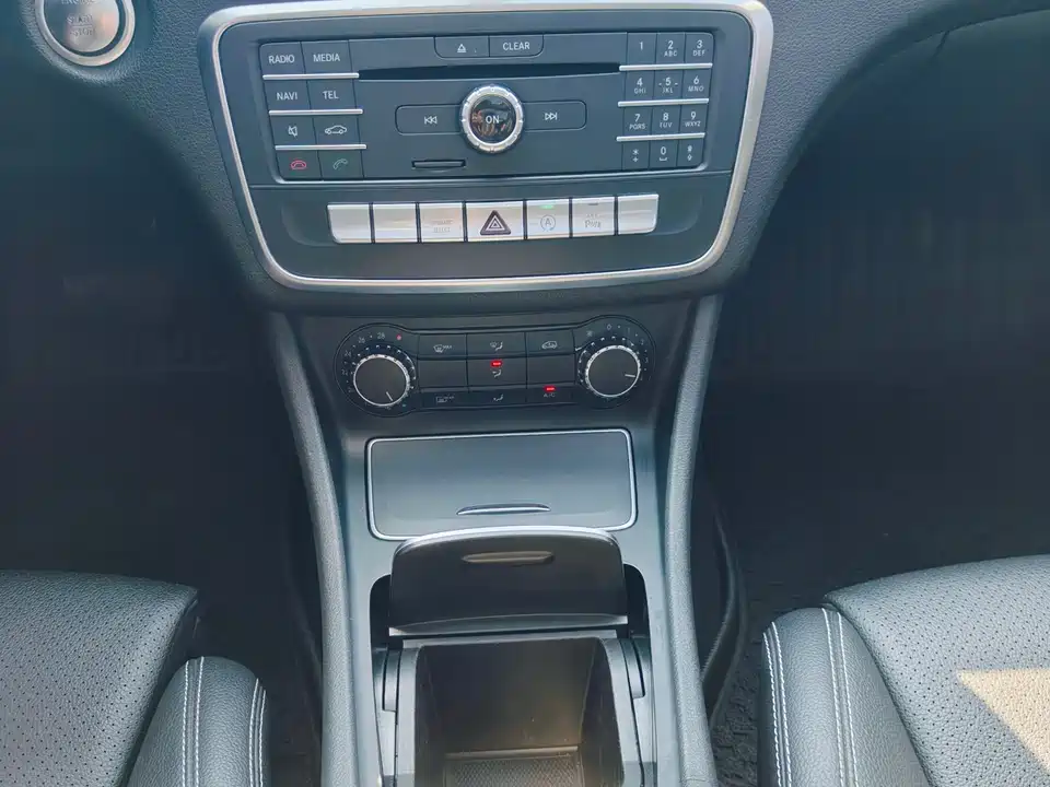 Mercedes-Benz GLA Mercedes-Benz GLA