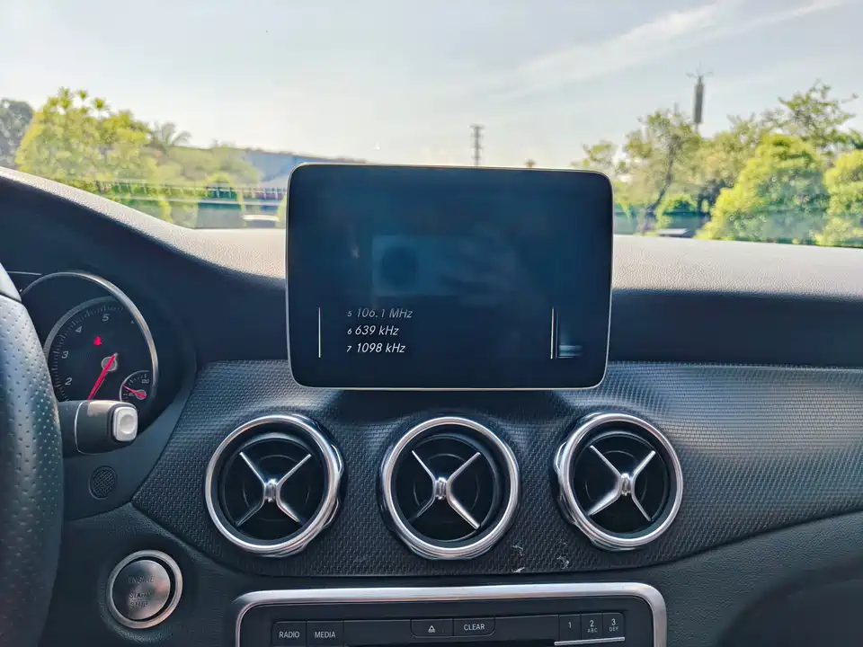 Mercedes-Benz GLA Mercedes-Benz GLA