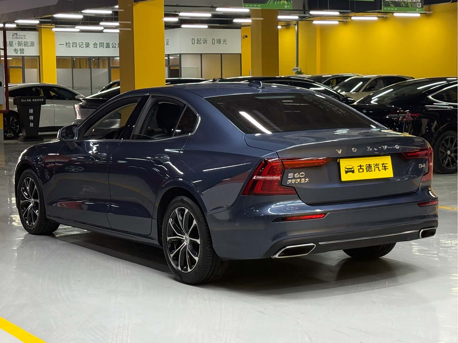 Volvo S60, 2022 все фото