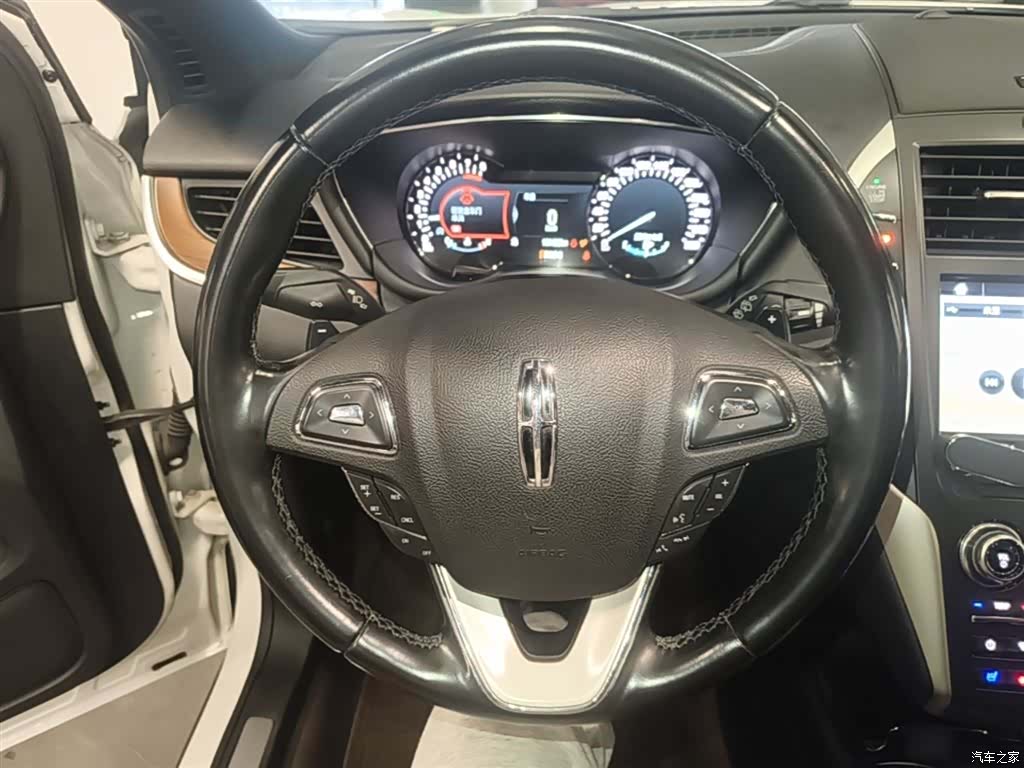 Lincoln MKC, 2018 11