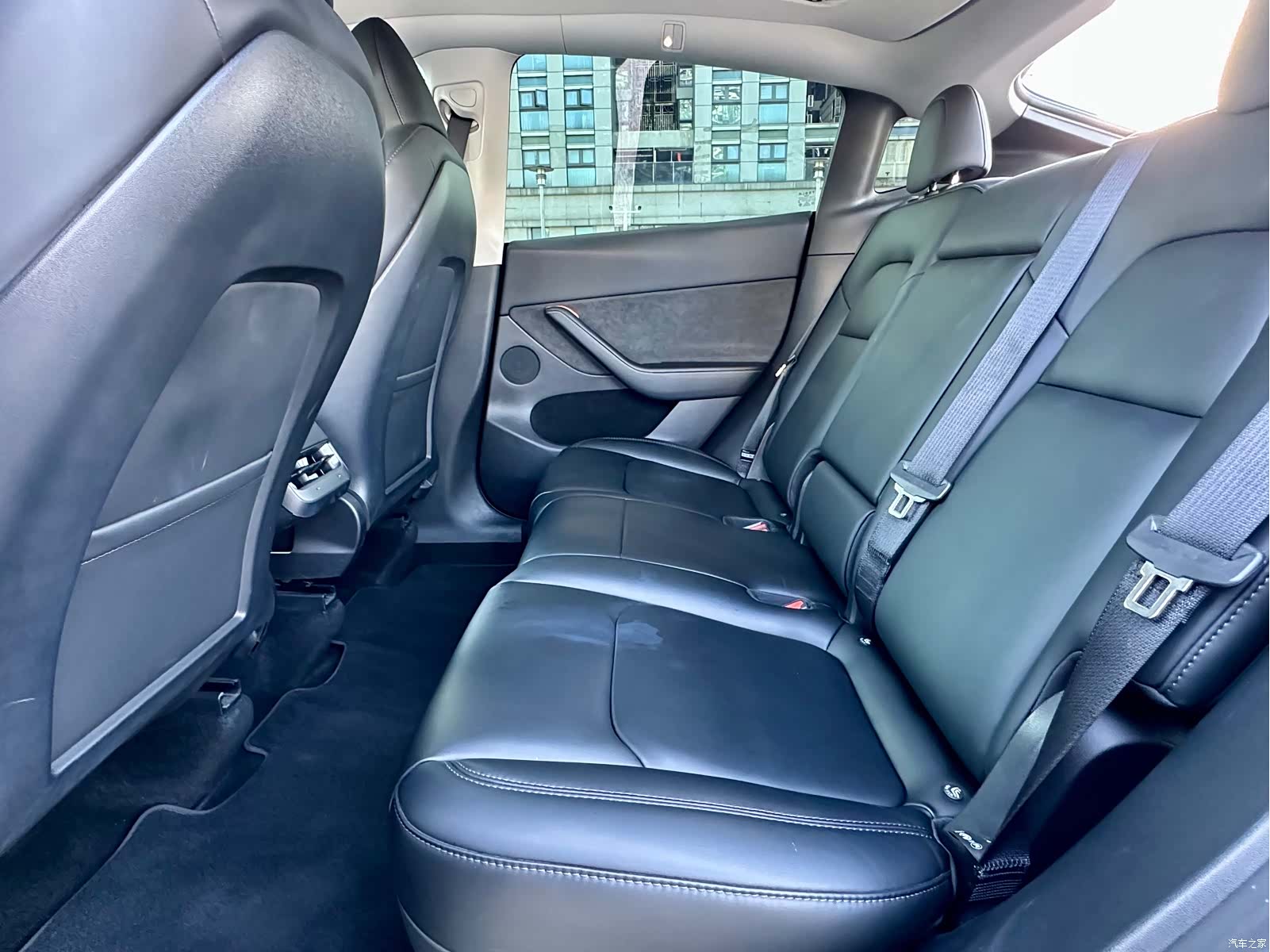 Tesla Model Y, 2023 14