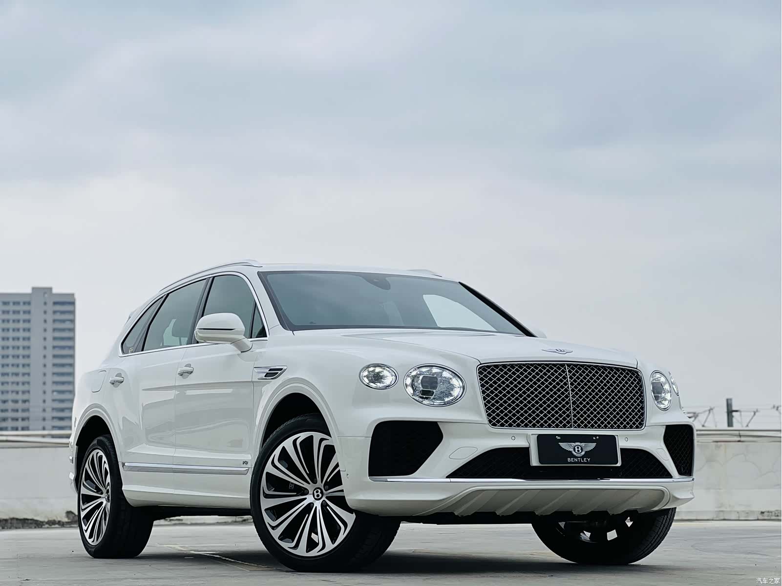 Bentley Bentayga, 2022 4