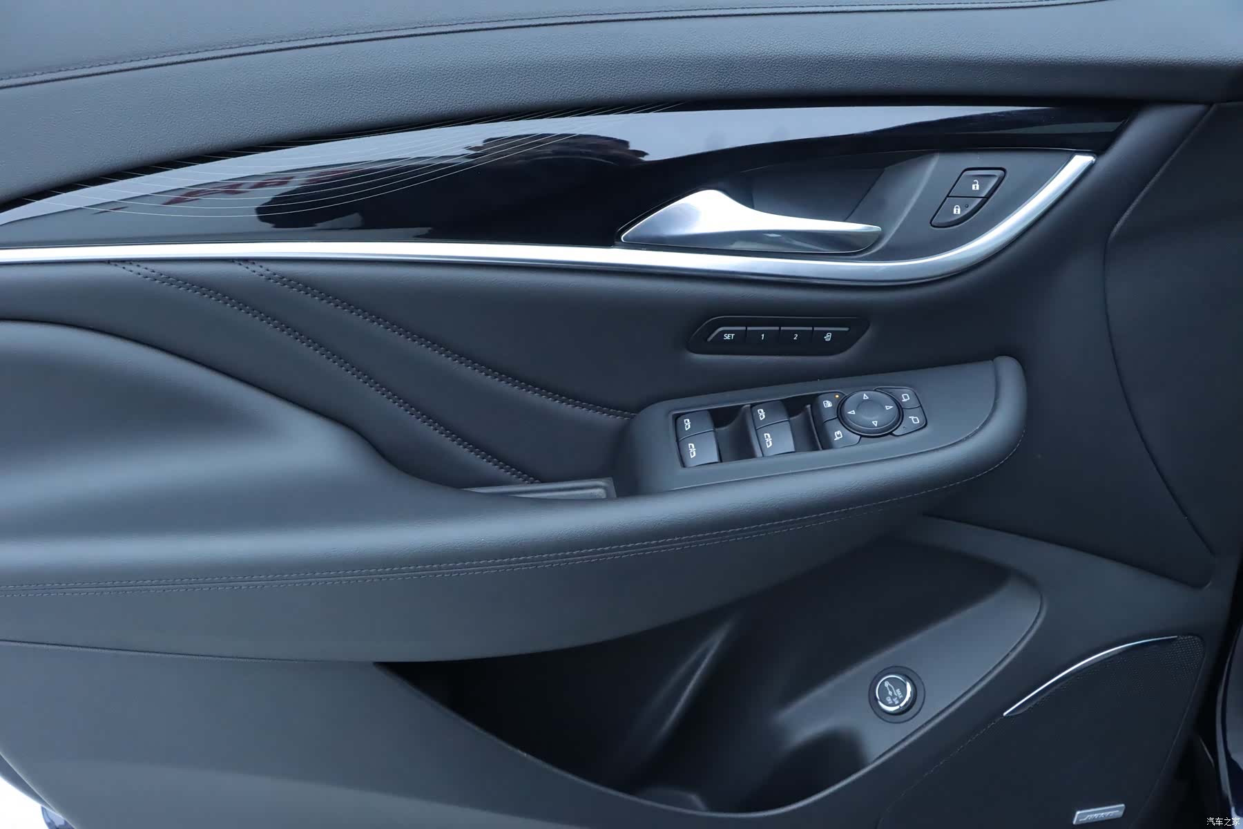 Buick Enclave, 2023 12