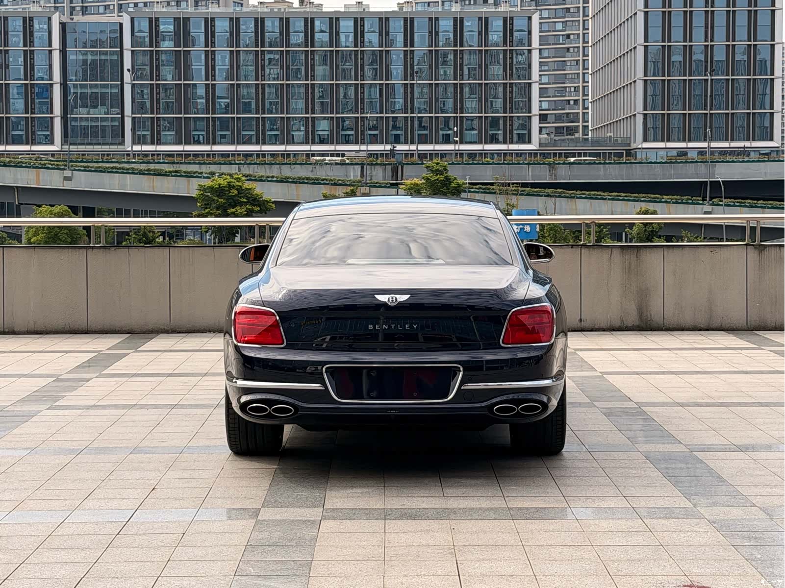 Bentley Flying Spur, 2022 4