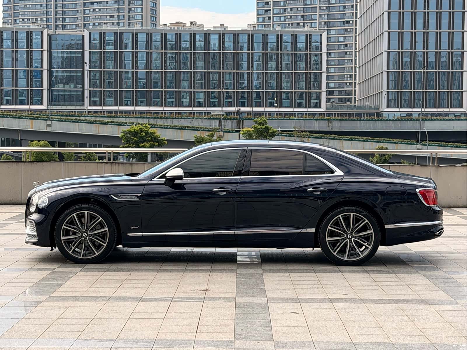 Bentley Flying Spur, 2022 3