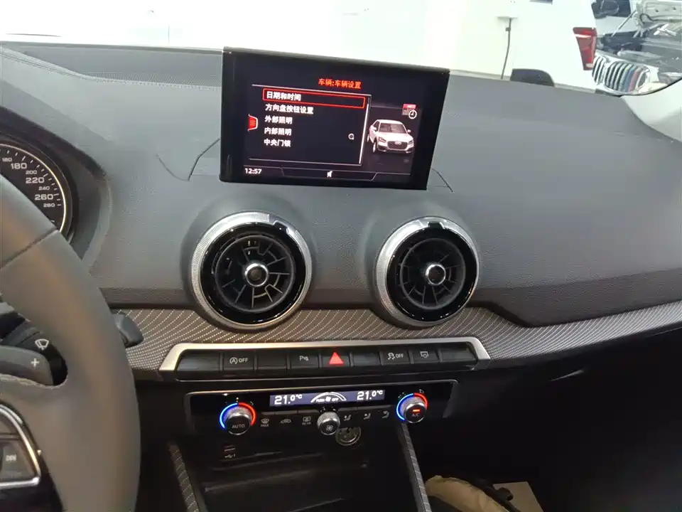 Audi Q2L Audi Q2L