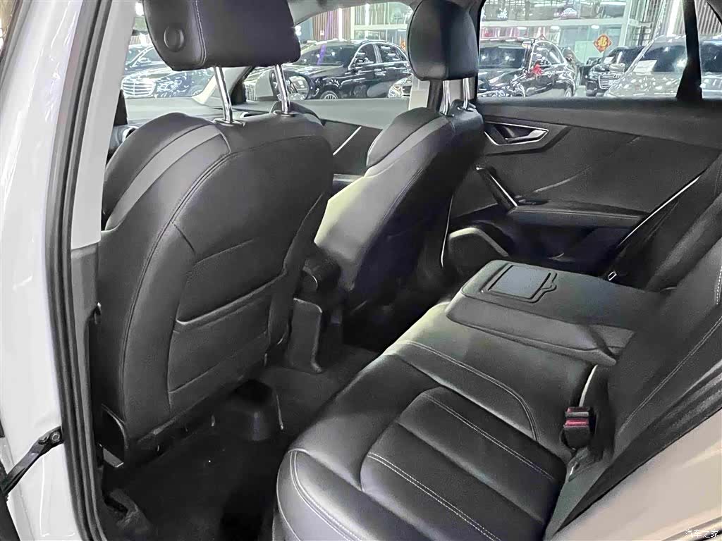 Audi Q2L, 2024 4