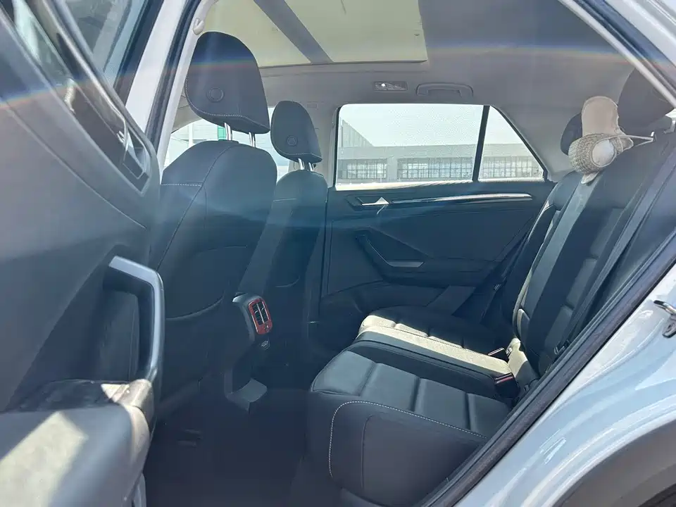 Volkswagen T-ROC exploring Songs