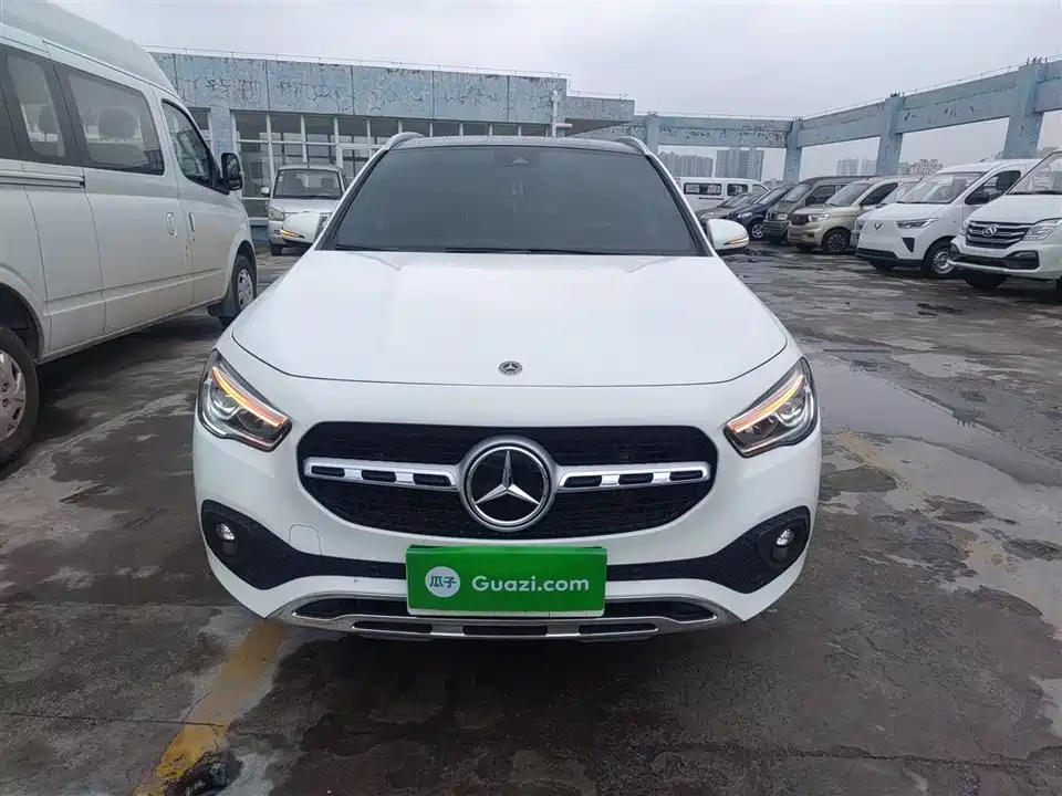 Mercedes-Benz GLA Mercedes-Benz GLA