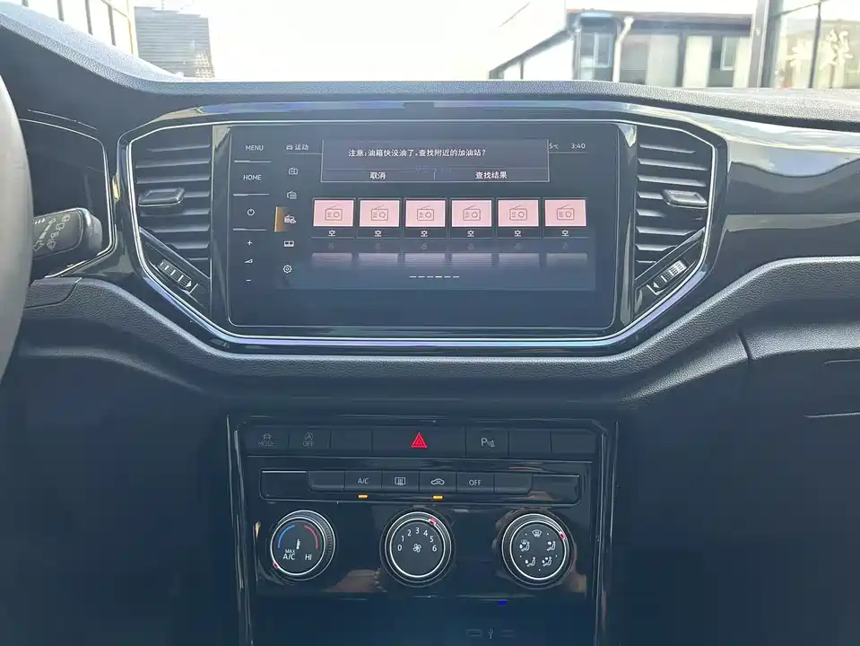 Volkswagen T-ROC exploring Songs