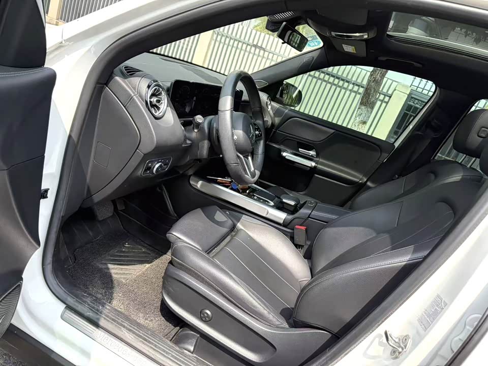 Mercedes-Benz GLB Mercedes-Benz GLB
