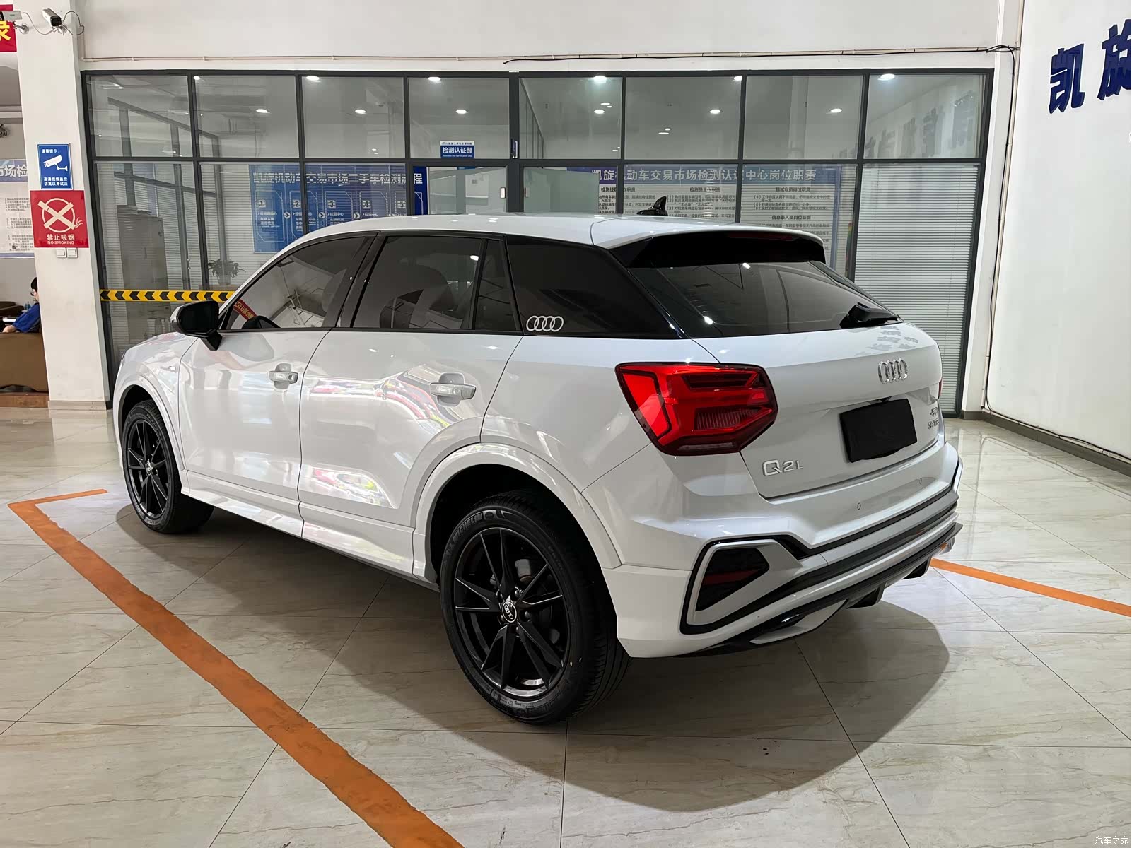 Audi Q2L, 2023 6