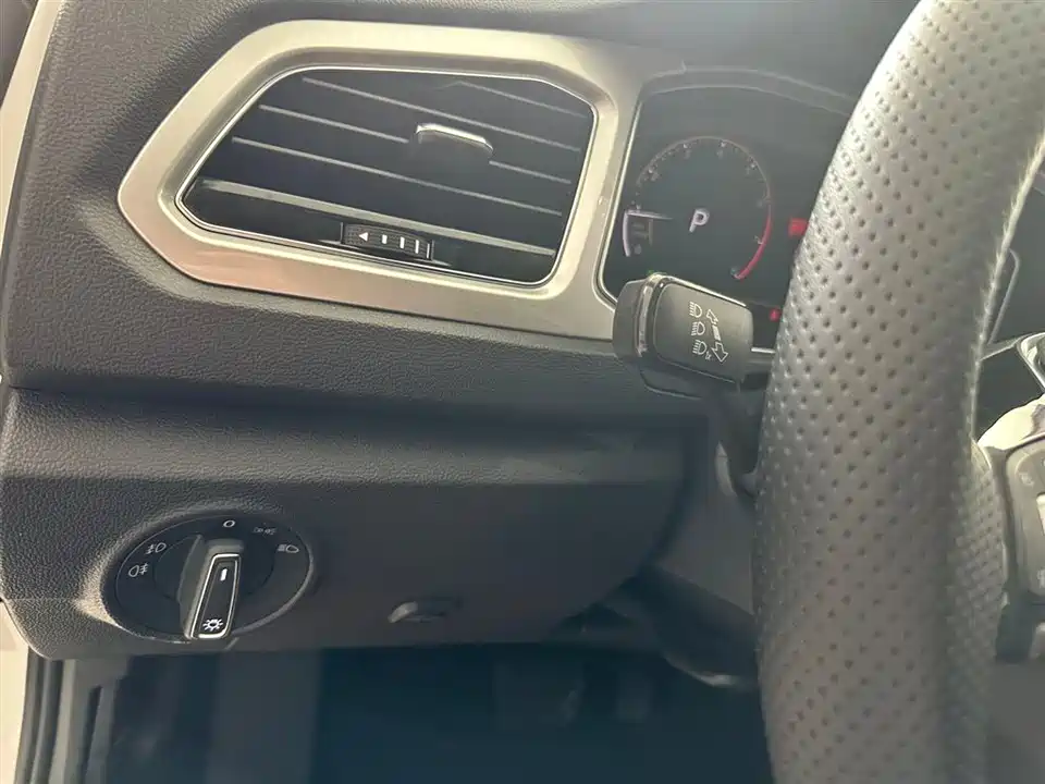 Volkswagen T-ROC exploring Songs