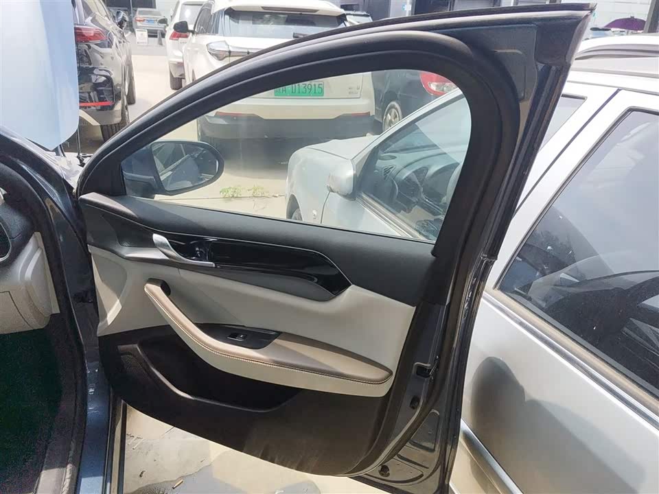 BYD Qin Yuan BYD Qin Yuan