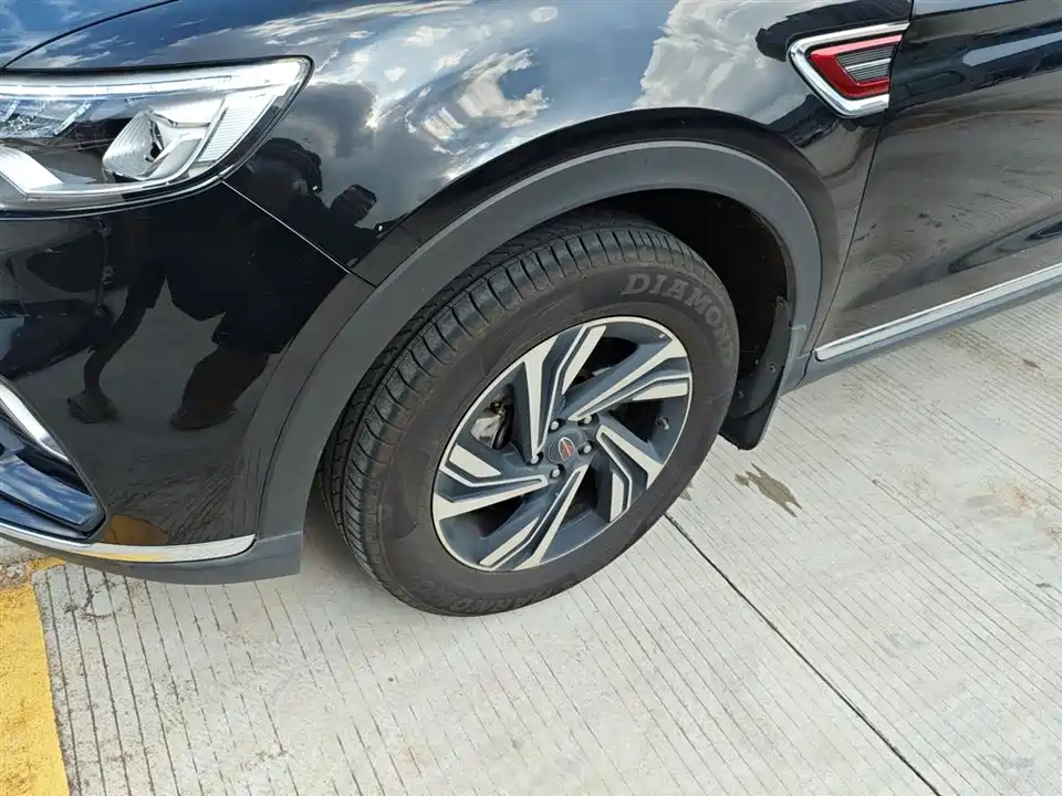 Hongqi HS5