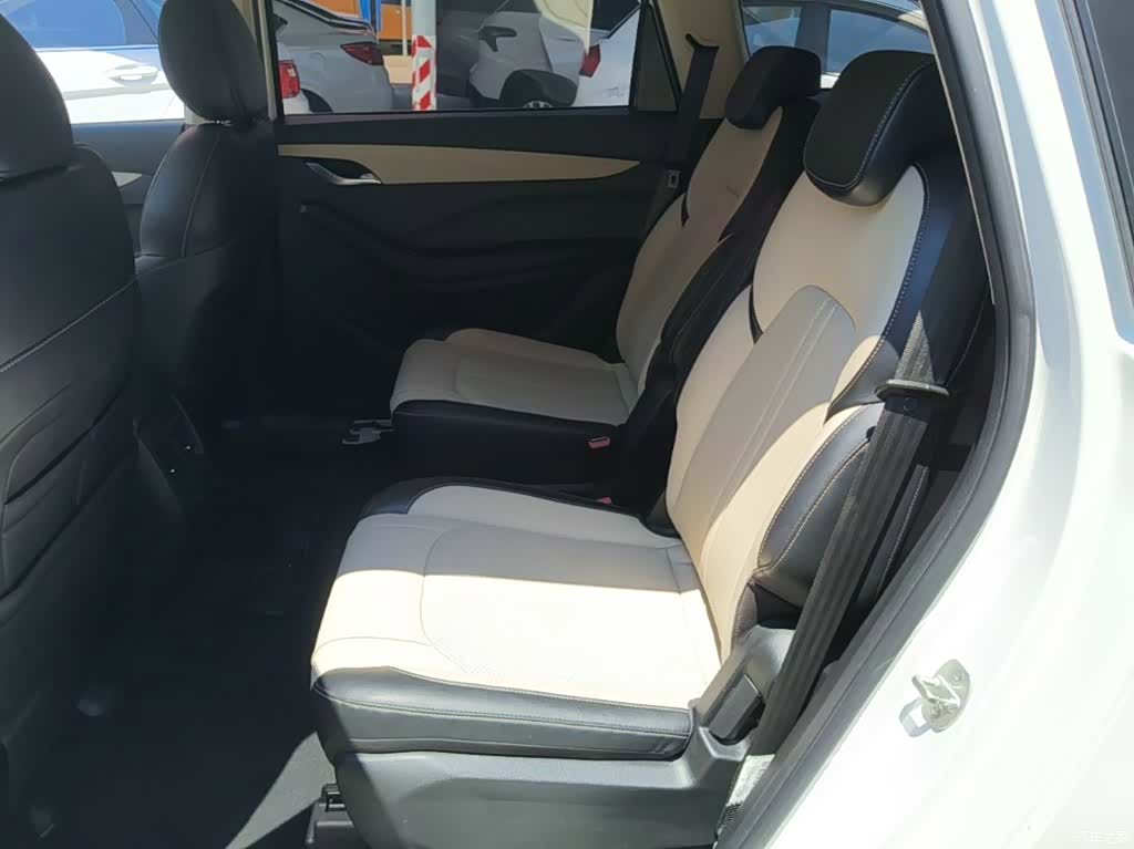 Wuling 360, 2020 17