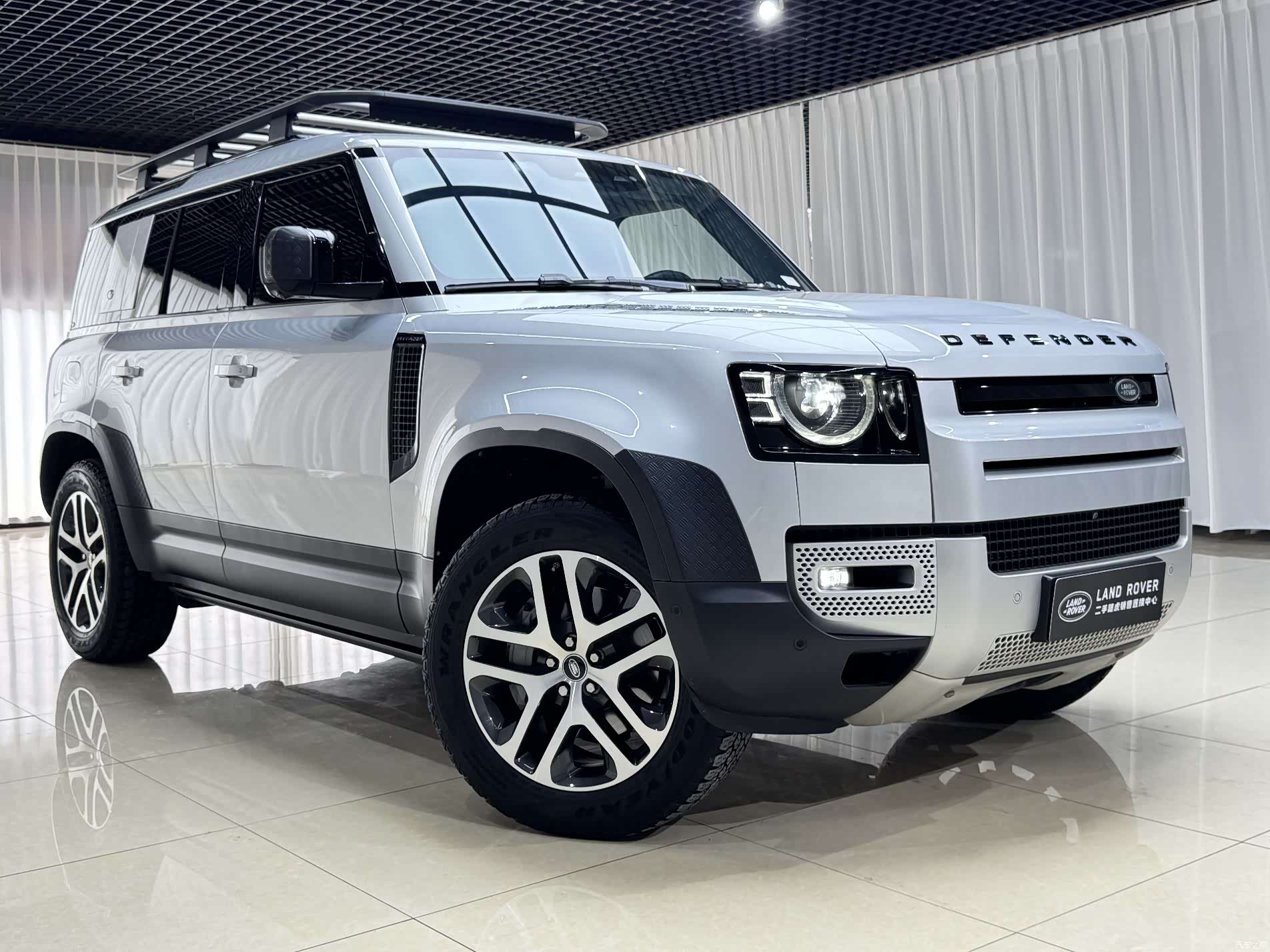 Land Rover Defender, 2021 3