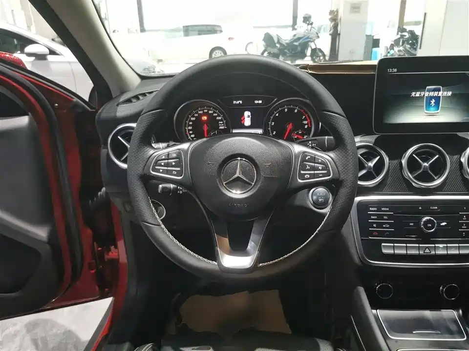 Mercedes-Benz GLA Mercedes-Benz GLA