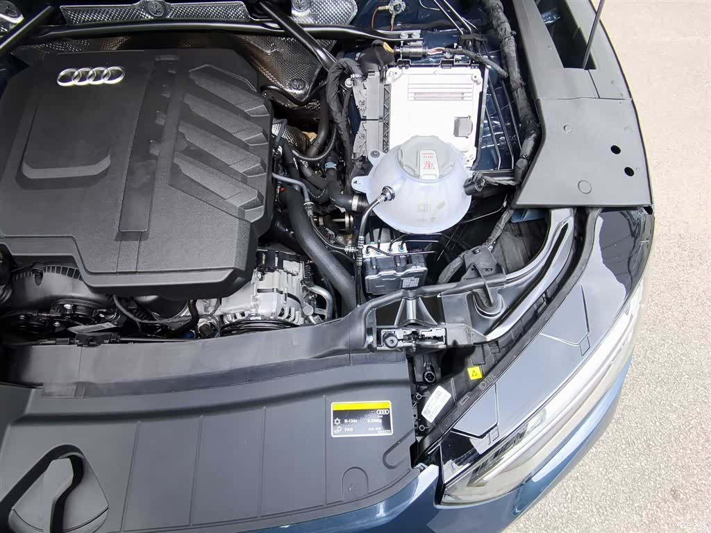 Audi Q5L, 2025 10