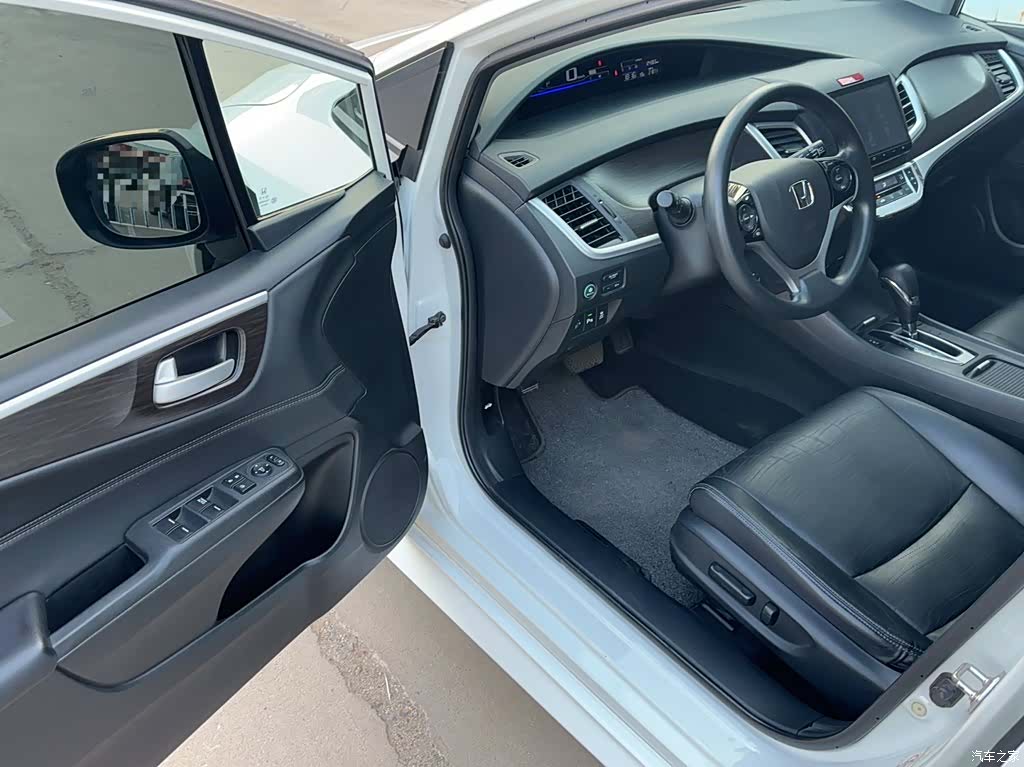 Honda Jade, 2016 12