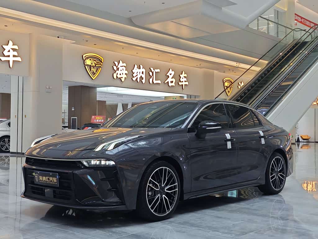 Lynk & Co 03