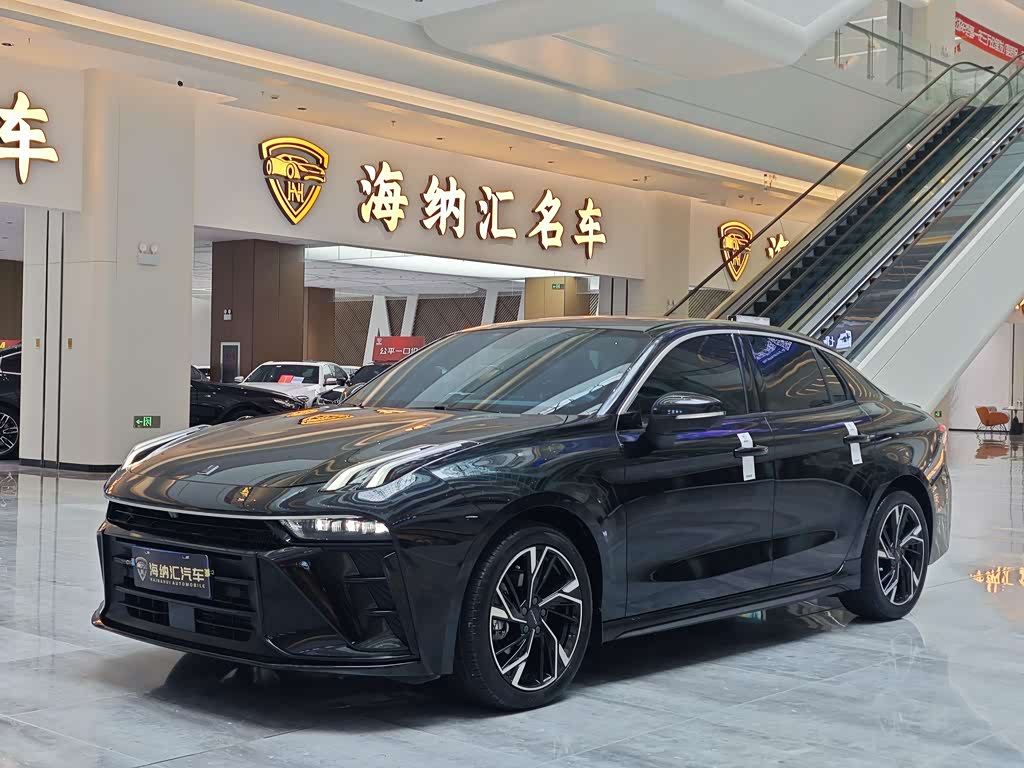 Lynk & Co 03