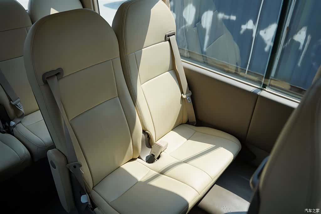 Toyota Coaster, 2016 26