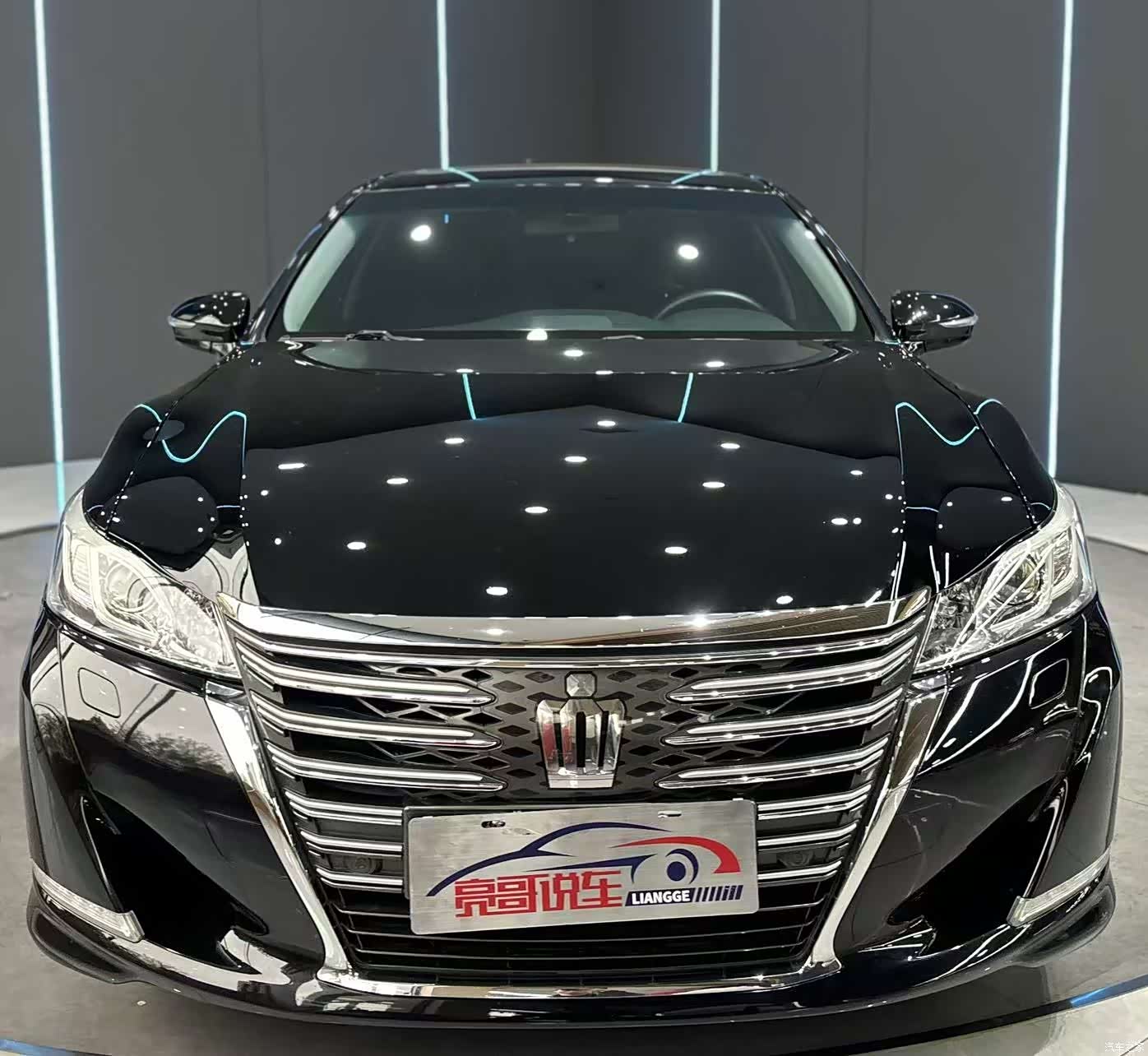 Toyota Crown, 2017 2