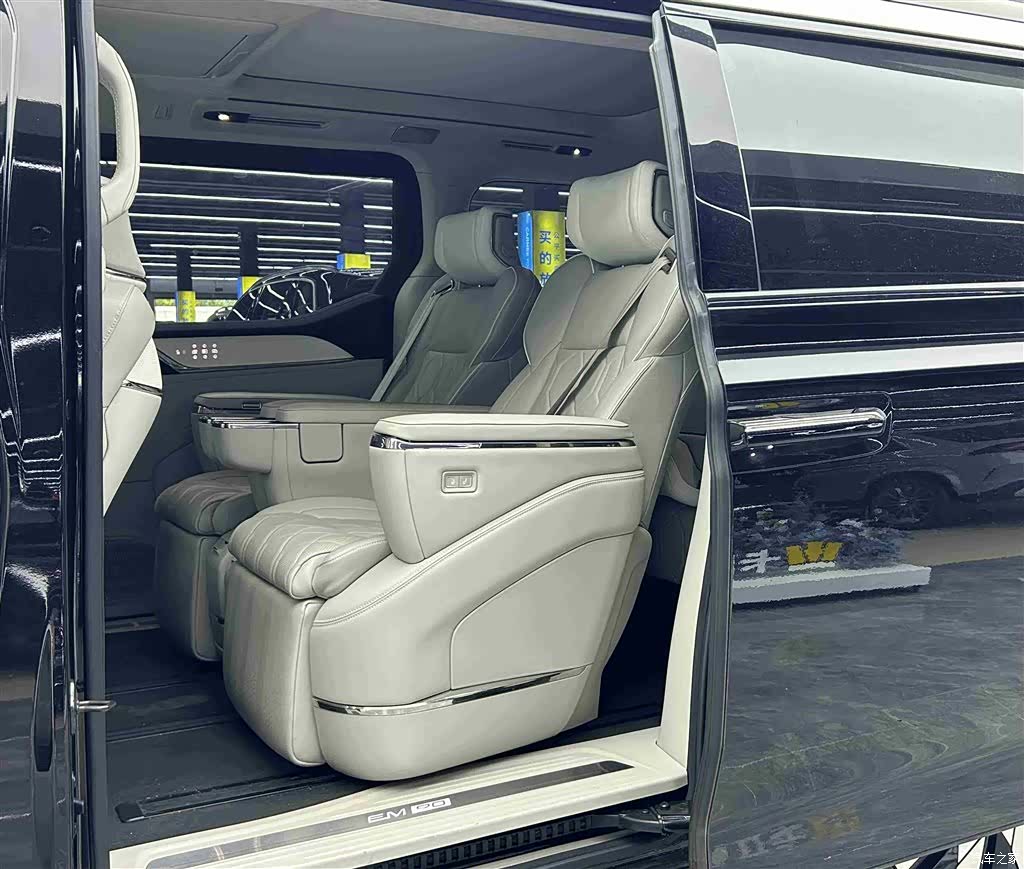 Volvo EM90, 2025 8