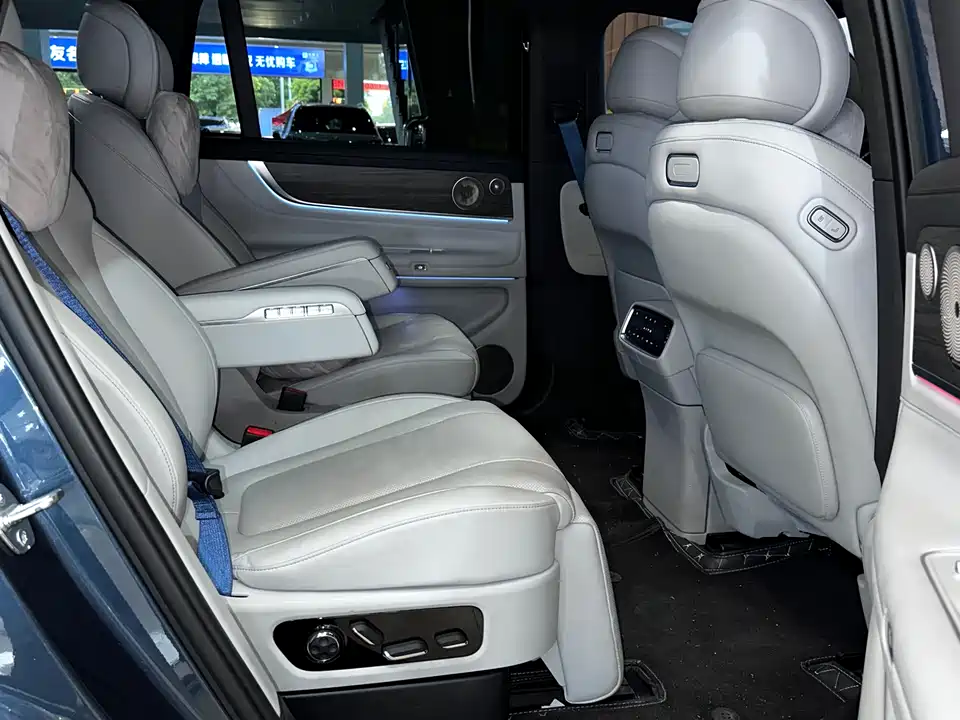 AITO Ask the world M9