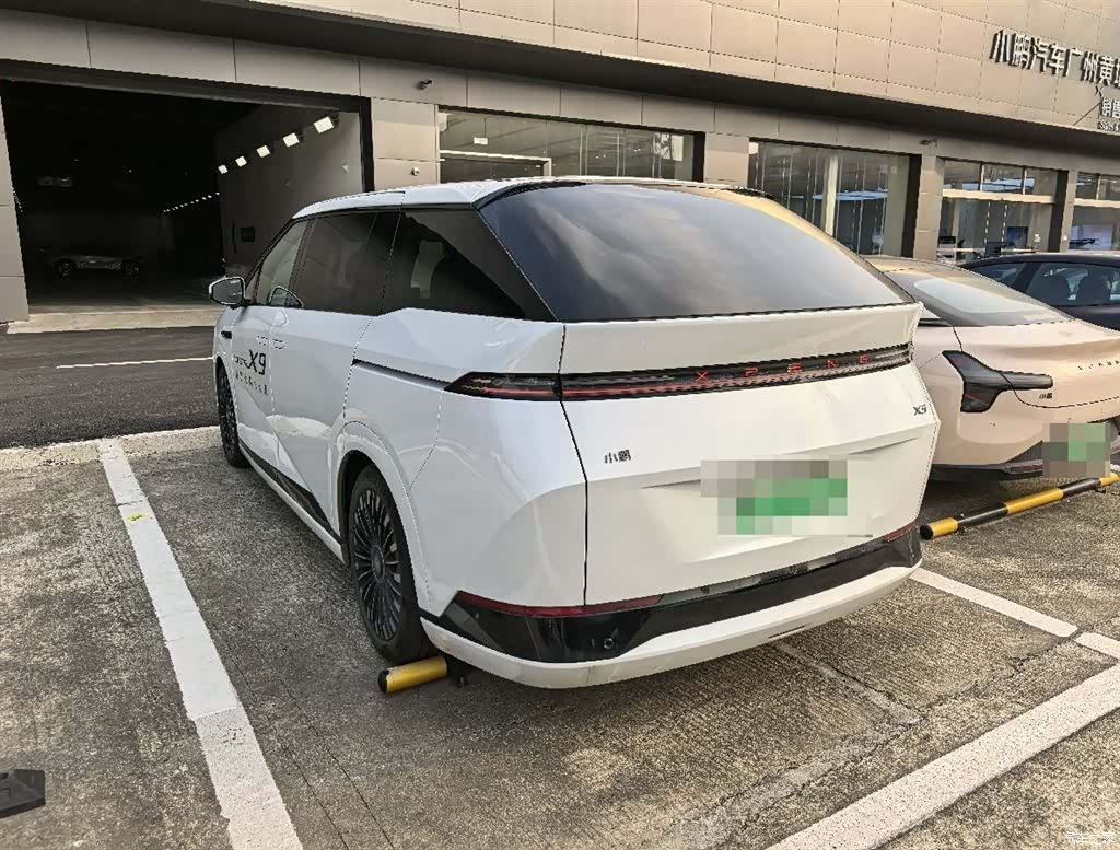 Xpeng X9, 2025 4
