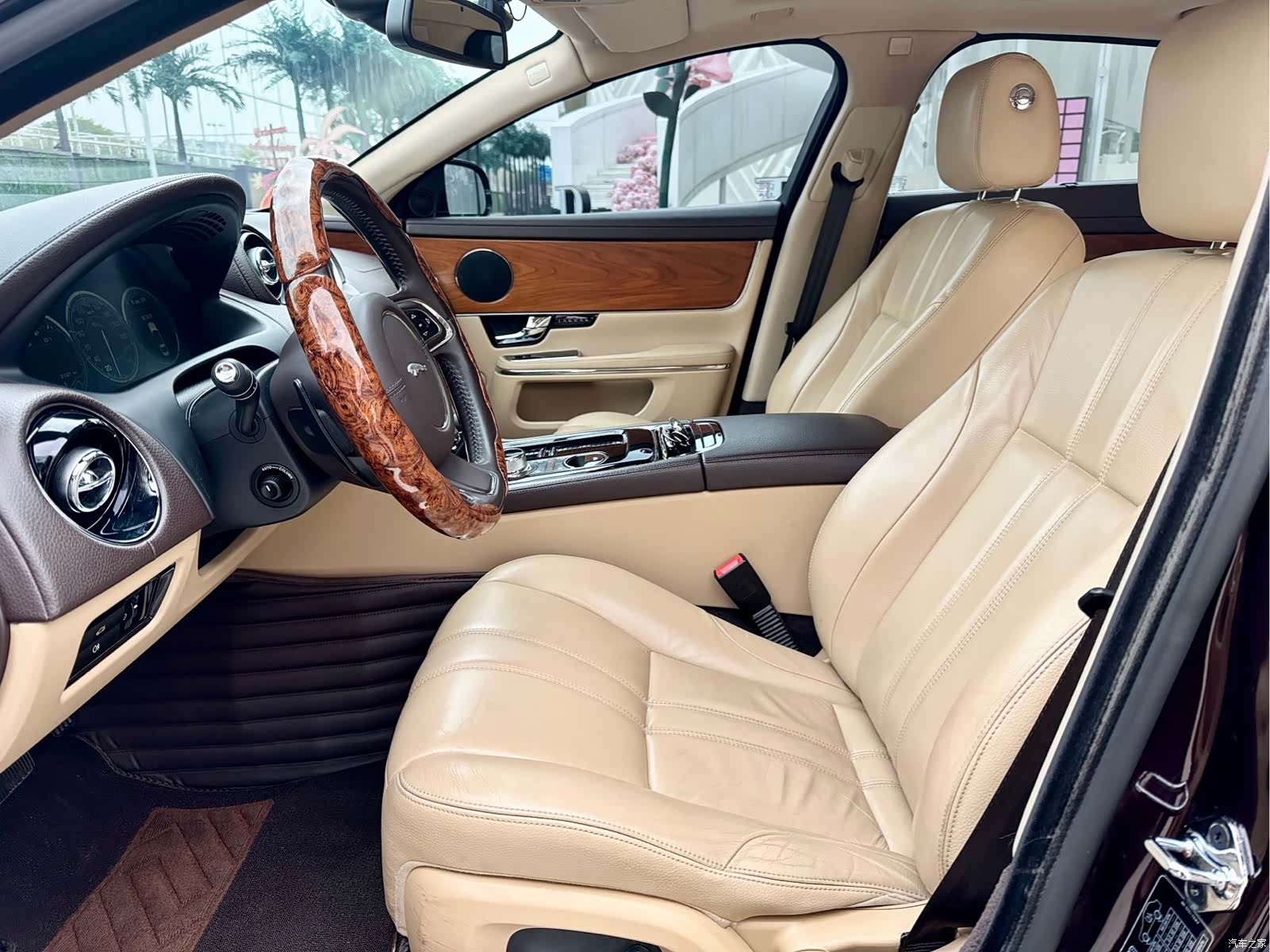 Jaguar XJ, 2013 7