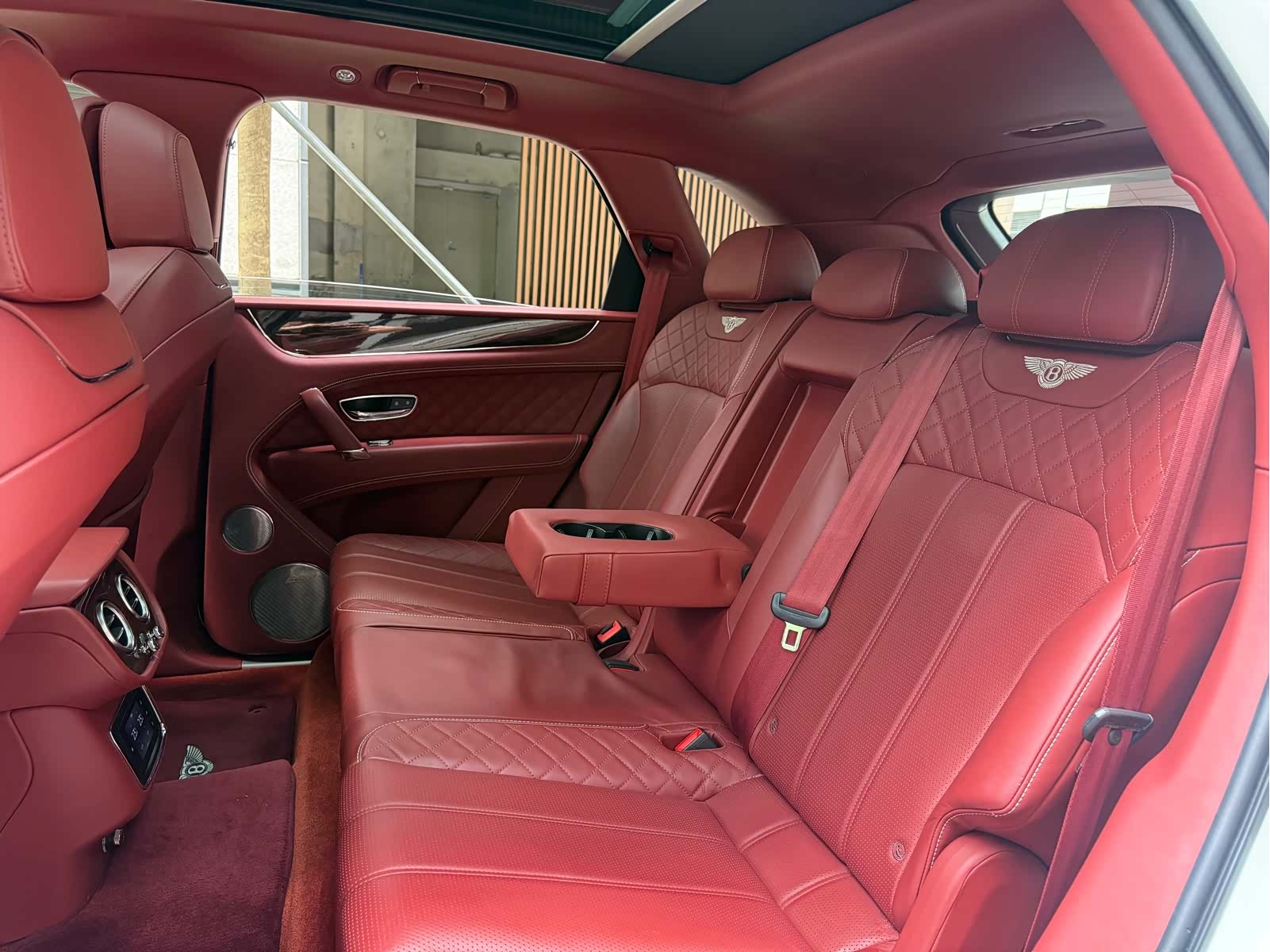 Bentley Bentayga, 2016 9