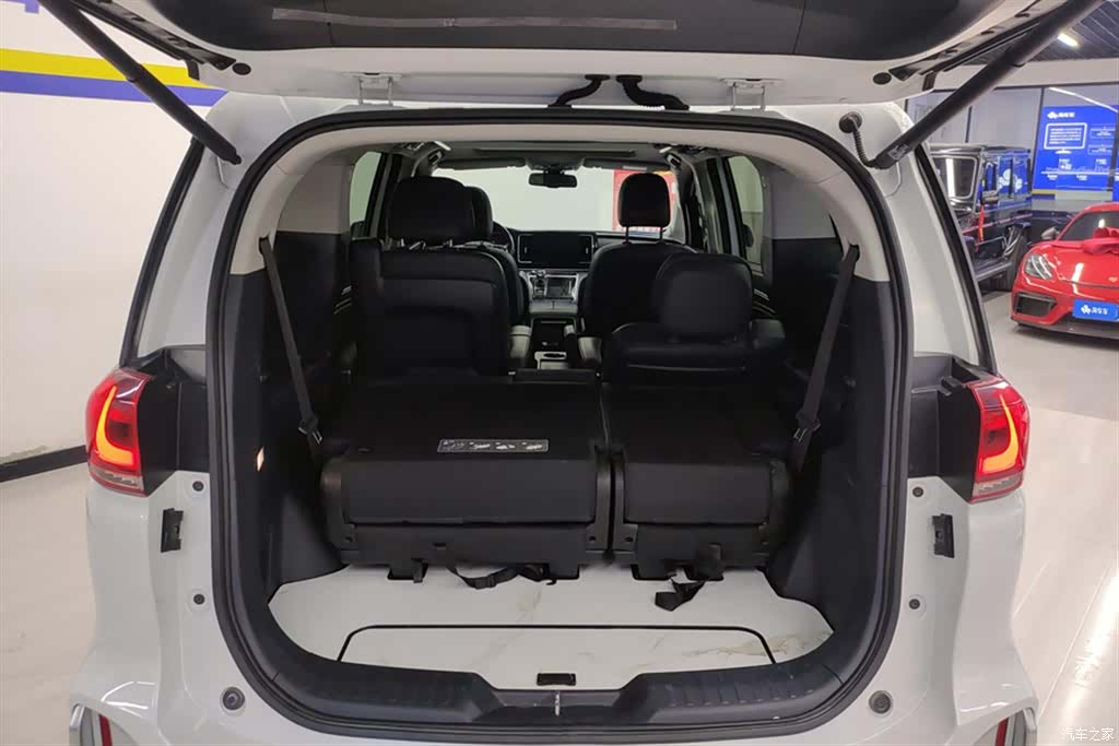 Trumpchi M8, 2022 4