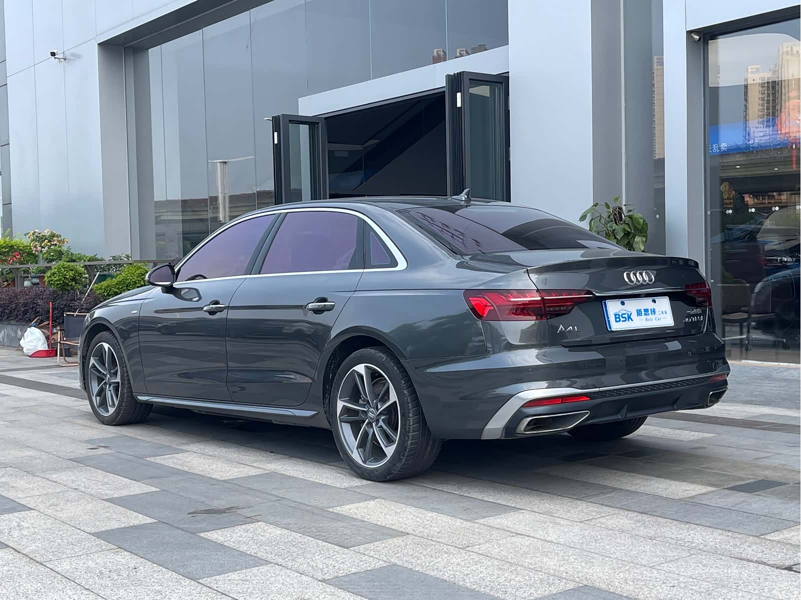 Audi A4L, 2020 все фото
