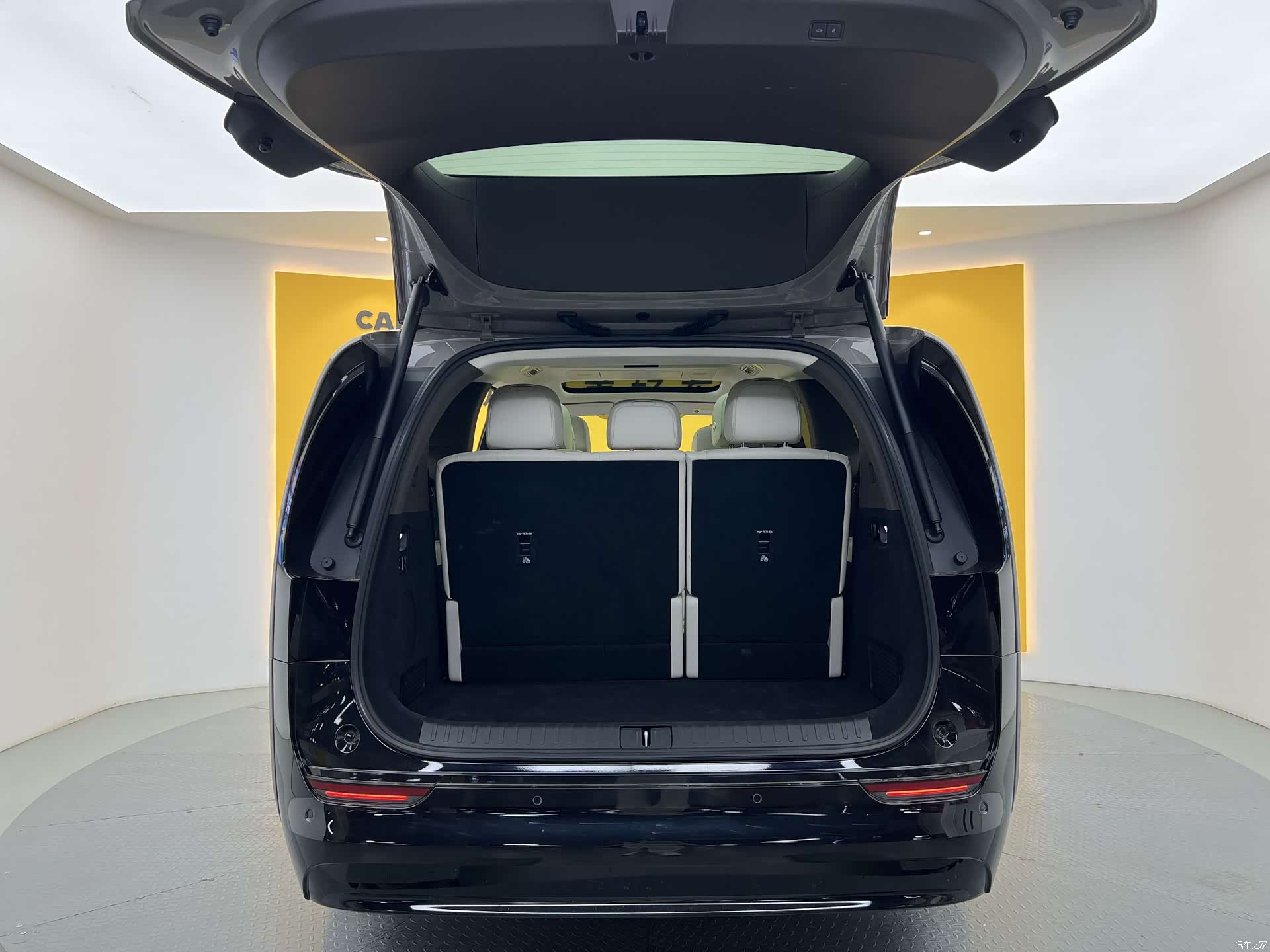 Li Auto MEGA, 2024 36