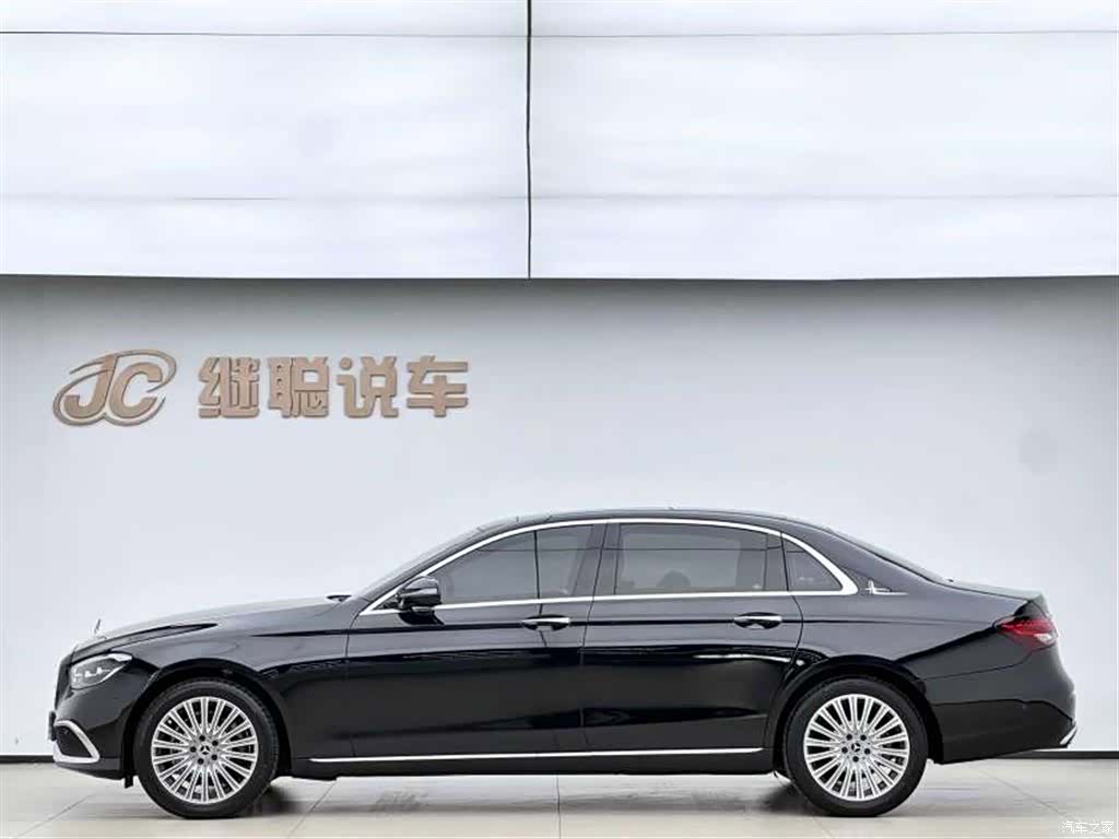 Mercedes-Benz E-Class, 2023 3
