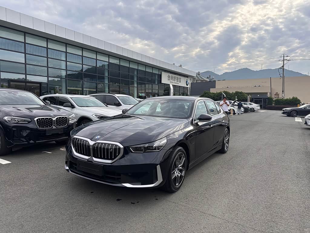 BMW i5