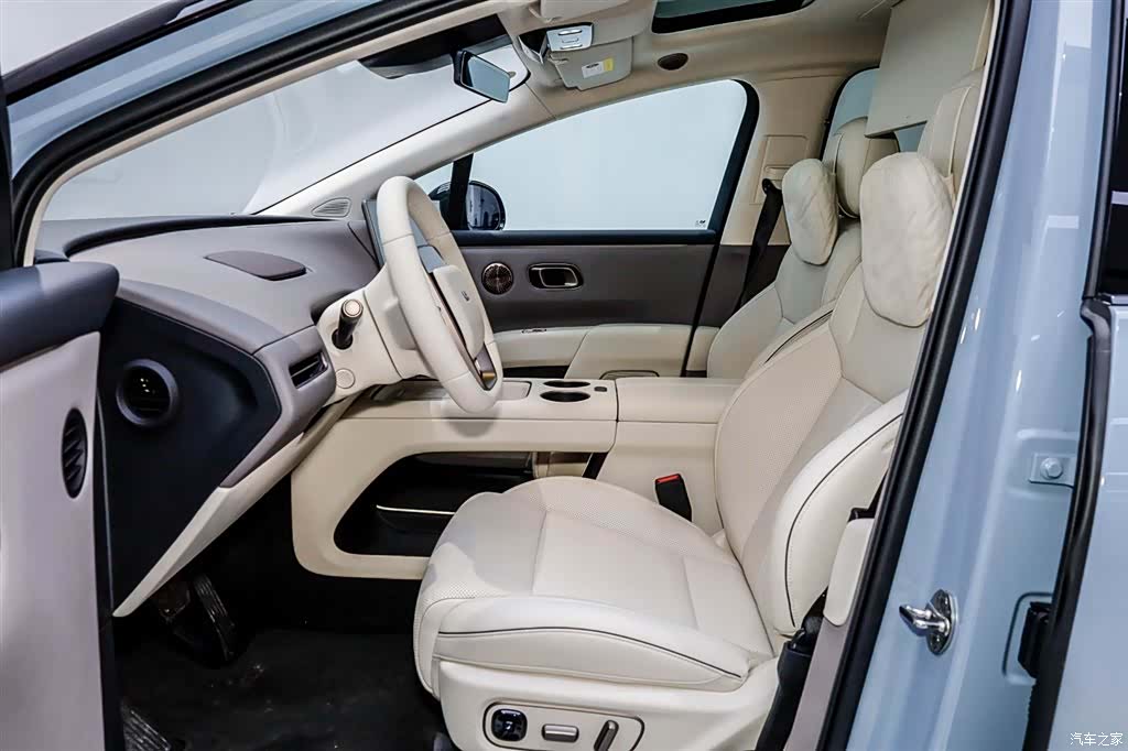 Li Auto i8, 2025 32