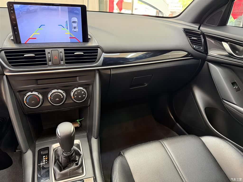 Mazda CX-4, 2023 12