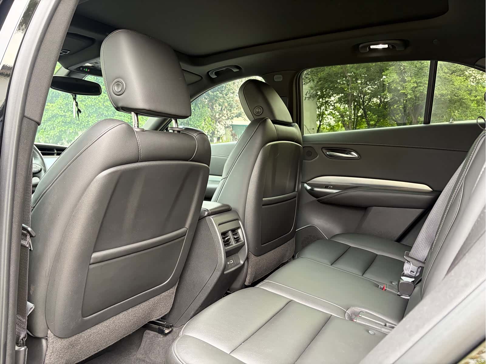 Cadillac XT4, 2021 все фото