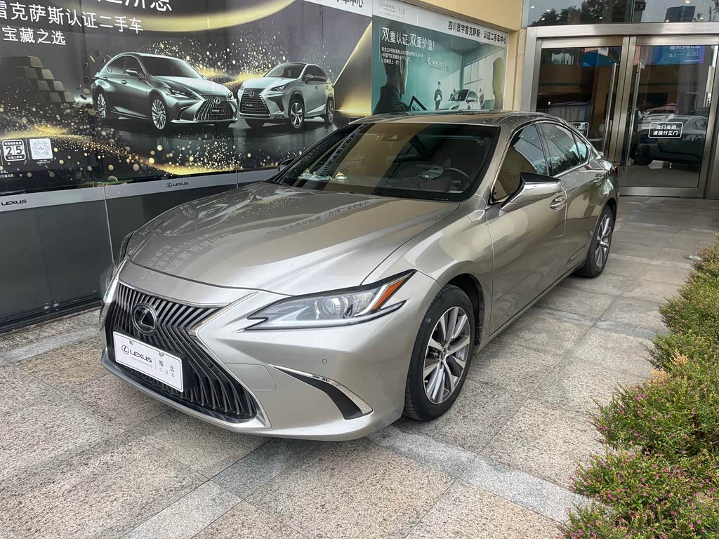 Lexus ES