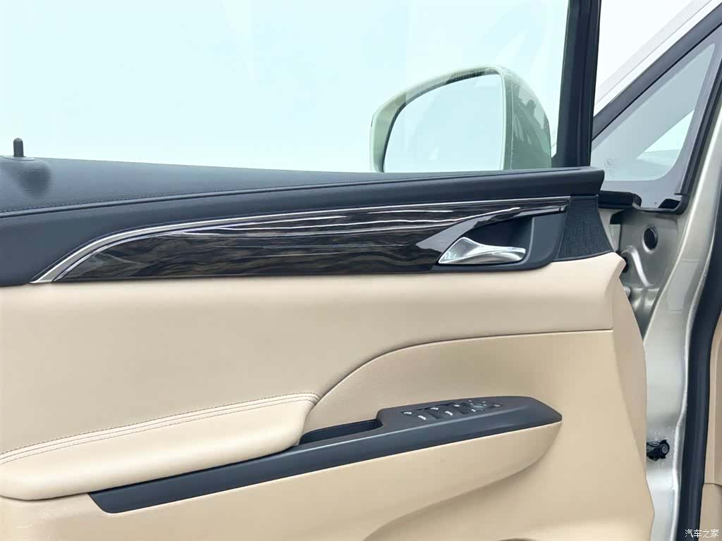 Buick GL8, 2017 7